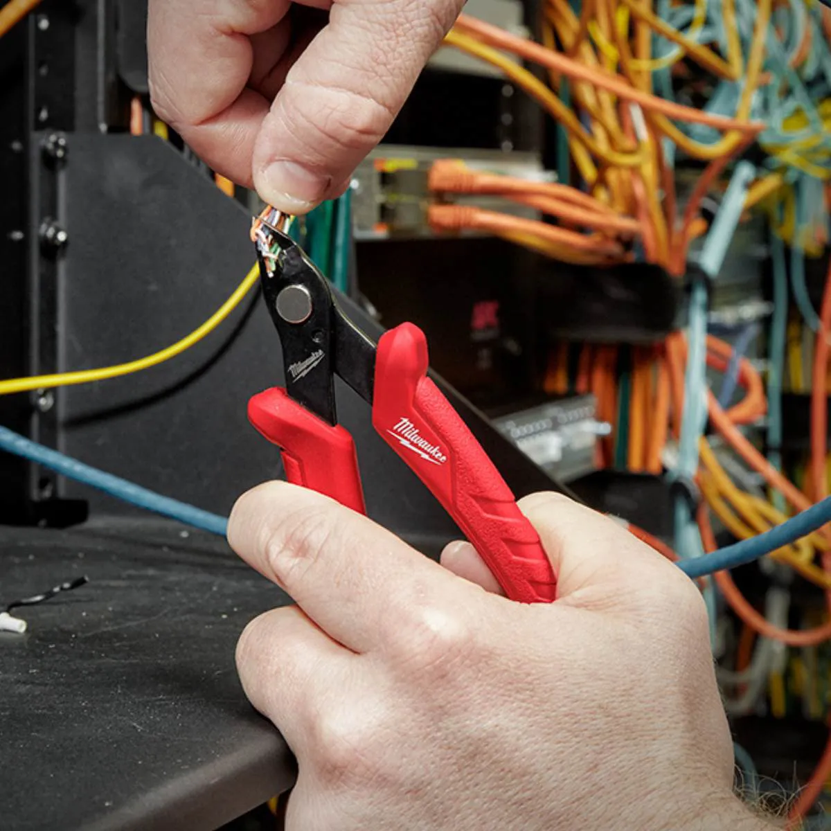 Alicate de corte 5" Milwaukee 48-22-6105 - Imagem 5